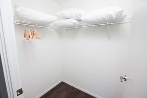 Applewood Suites - 2 BDRM King & Spadina