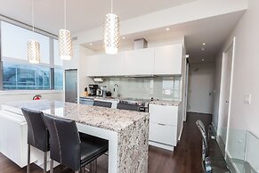 Applewood Suites - 2 BDRM King & Spadina