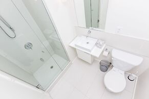 Applewood Suites - 2 BDRM King & Spadina