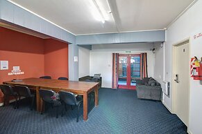 The Flaming Kiwi Backpackers