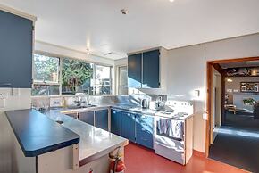 The Flaming Kiwi Backpackers