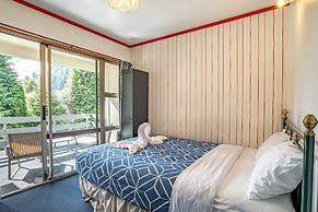 The Flaming Kiwi Backpackers