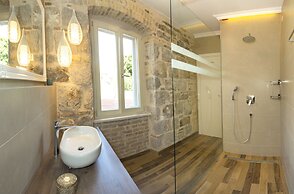 Aspalathos Residence