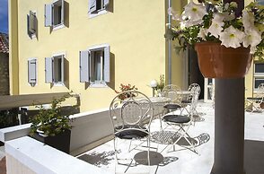 Aspalathos Residence