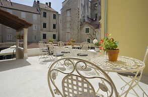 Aspalathos Residence