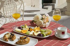 Aspalathos Residence