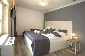 Aspalathos Residence