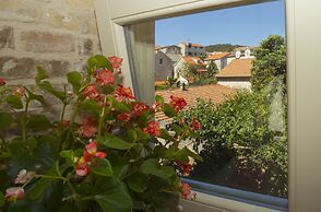 Aspalathos Residence