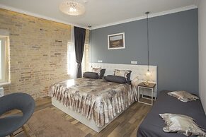 Aspalathos Residence