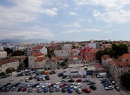 Aspalathos Residence