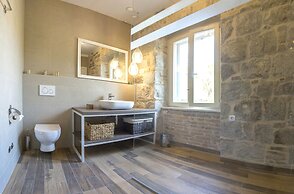 Aspalathos Residence