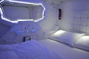 Capsule hotel Zodiak