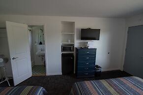 Three Lakes Motel