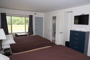 Three Lakes Motel