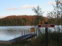 Three Lakes Motel