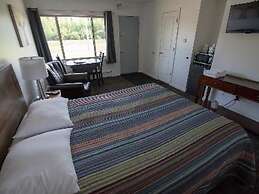 Three Lakes Motel