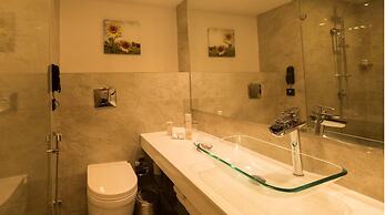 Ramada by Wyndham Dehradun Chakrata Road