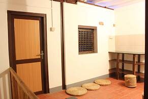 Hiranya Guest House