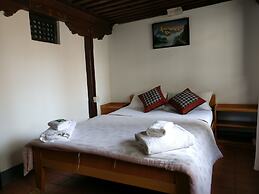 Hiranya Guest House