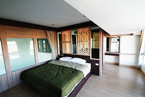 The Contrast i Hotel