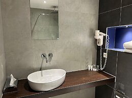 XO Hotels Blue Square