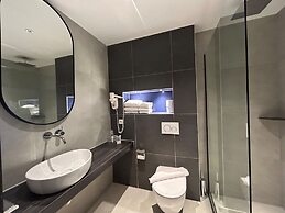 XO Hotels Blue Square