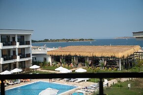 Apolonia Resort