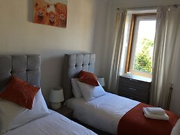 Great Location 2 Bedroom Scotstoun Flat