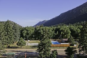 The Green Mountain Falls Lodge