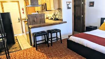 The Green Mountain Falls Lodge