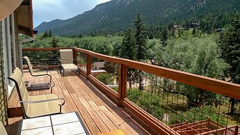 The Green Mountain Falls Lodge