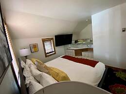 The Green Mountain Falls Lodge