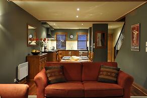 Lansdown Peaks Apartments