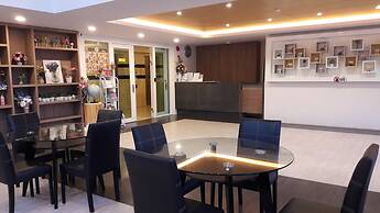 Ozone Condotel Apt 716