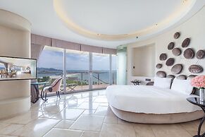 Yuejia Sea Apartment Phoenix Island