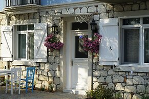 Zeytin Arasi Apart Otel