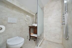 Noblesse Boutique Hotel