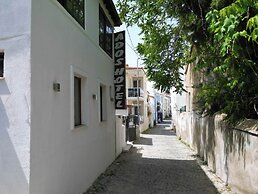 Ados Hotel