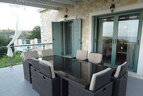 Artist's Villa Red Rose