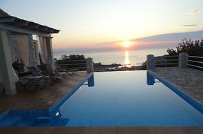 Artist's Villa Red Rose