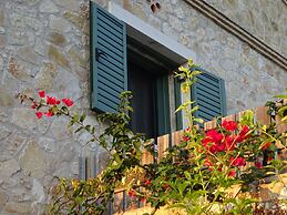 Artist's Villa Red Rose