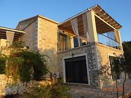 Artist's Villa Red Rose