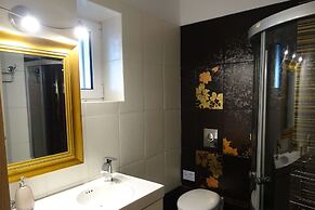 Artist's Villa Red Rose