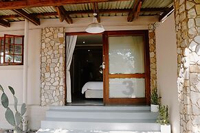 Lighthouse Guesthouse & Cafe