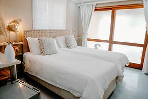 Lighthouse Guesthouse & Cafe