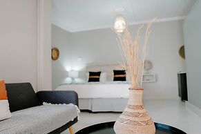 Lighthouse Guesthouse & Cafe