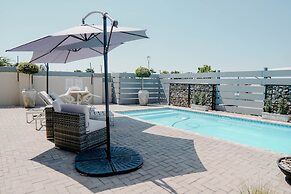 Lighthouse Guesthouse & Cafe