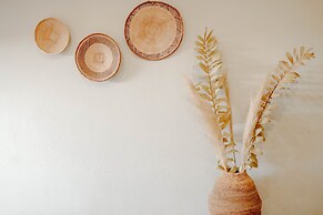 Lighthouse Guesthouse & Cafe