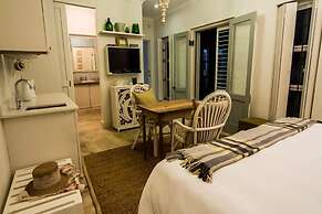 Maison - H Guest House