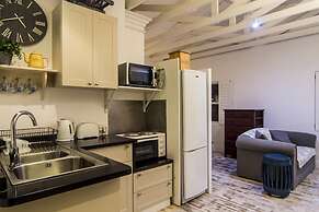 Maison - H Guest House